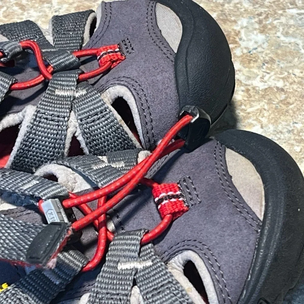 Keen Children's Red & Gray Waterproof Seacamp Outdoor Sandal Shoes Size 3 Youth